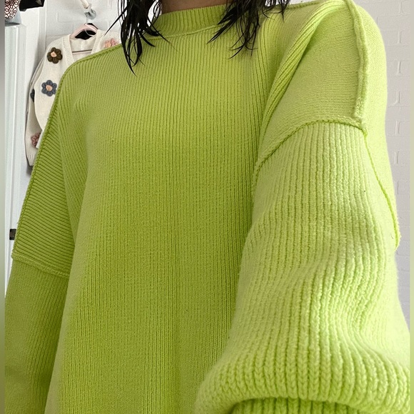 Thick lime green sweater - Picture 3 of 3